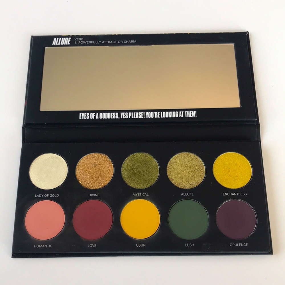 Uoma Beauty Black Magic Allure Palette